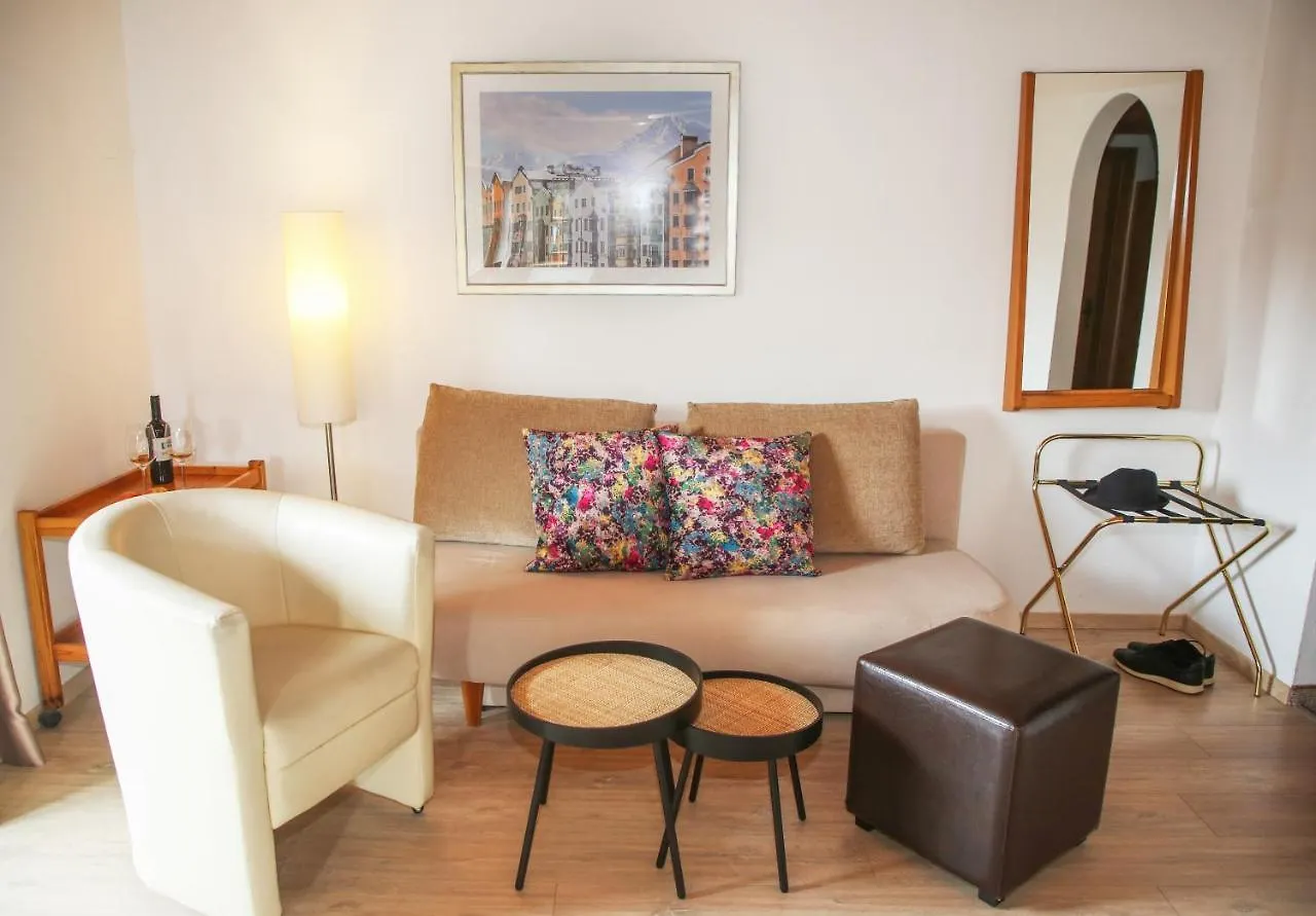 Hotel Sonnenhof - Bed & Breakfast & Appartements Innsbruck Austria